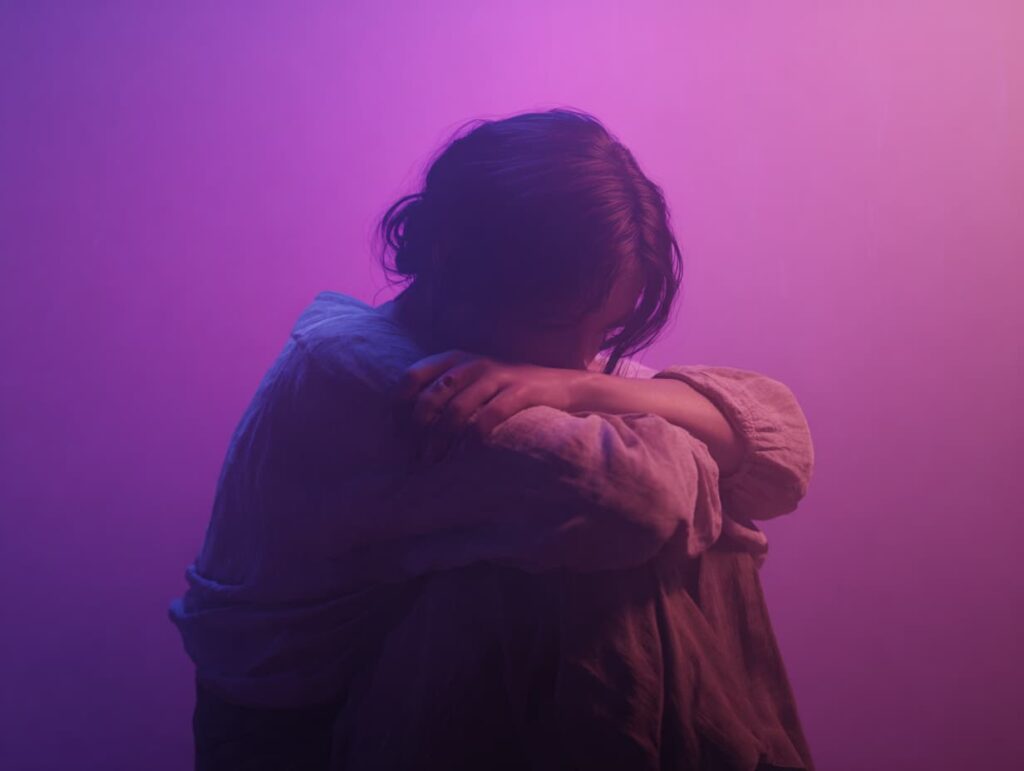 گریه کردن در آغوش کسی